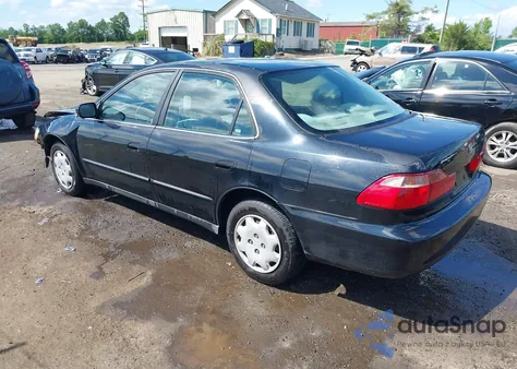 1998 Honda Accord Lx z USA, uszkodzony, nr VIN 1HGCG5646WA010729